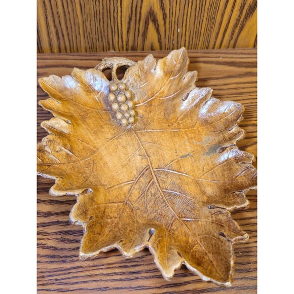 Vintage Leaf-Shaped Molded Resin Serving Tray With Grapevine Detail And Handle - Picture 4 of 6